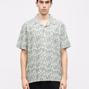 Camisa VOLCOM de hombre fluida y llamativa Boldstone estampada