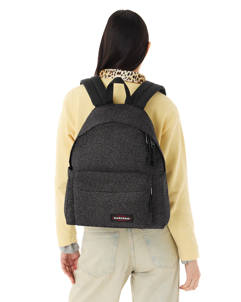 Mochila EASTPAK ek0a5bg day pak´r con funda portatil y porta botellas negro purpurina