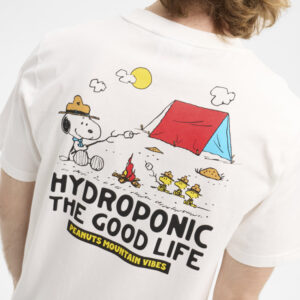 Camiseta HYDROPONIC Peanuts Campfire Blanco Dibujo Snoopy